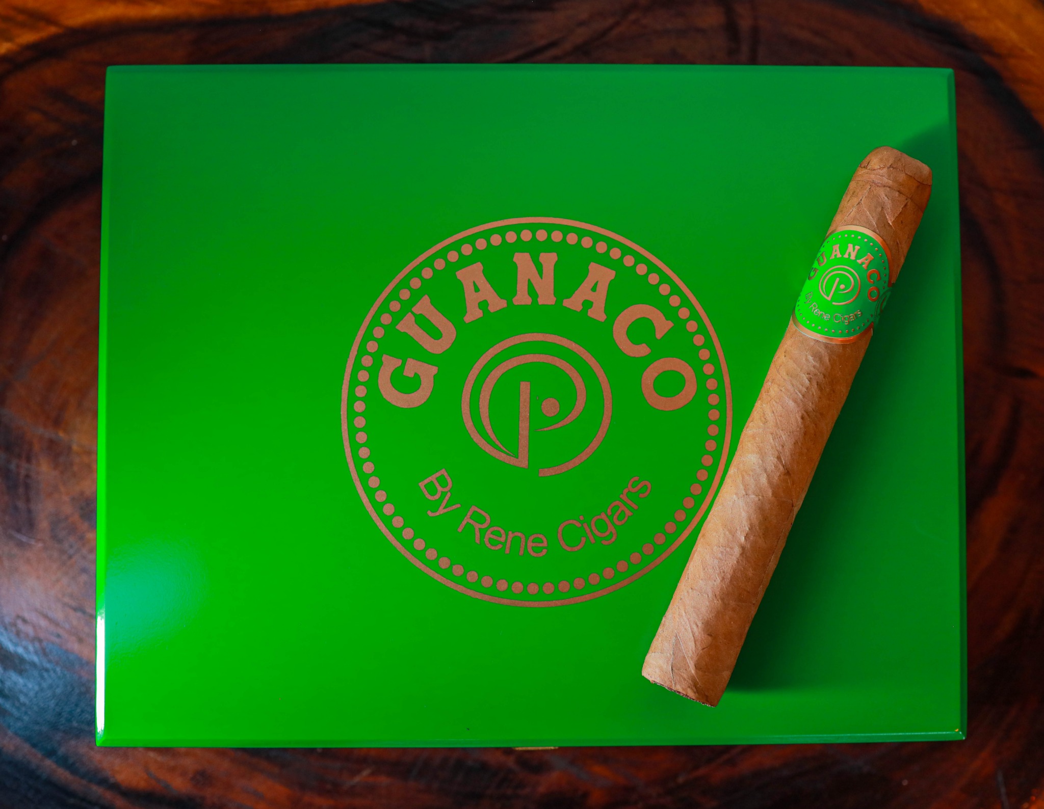 Guanaco — caja y cigarro, imagen 1