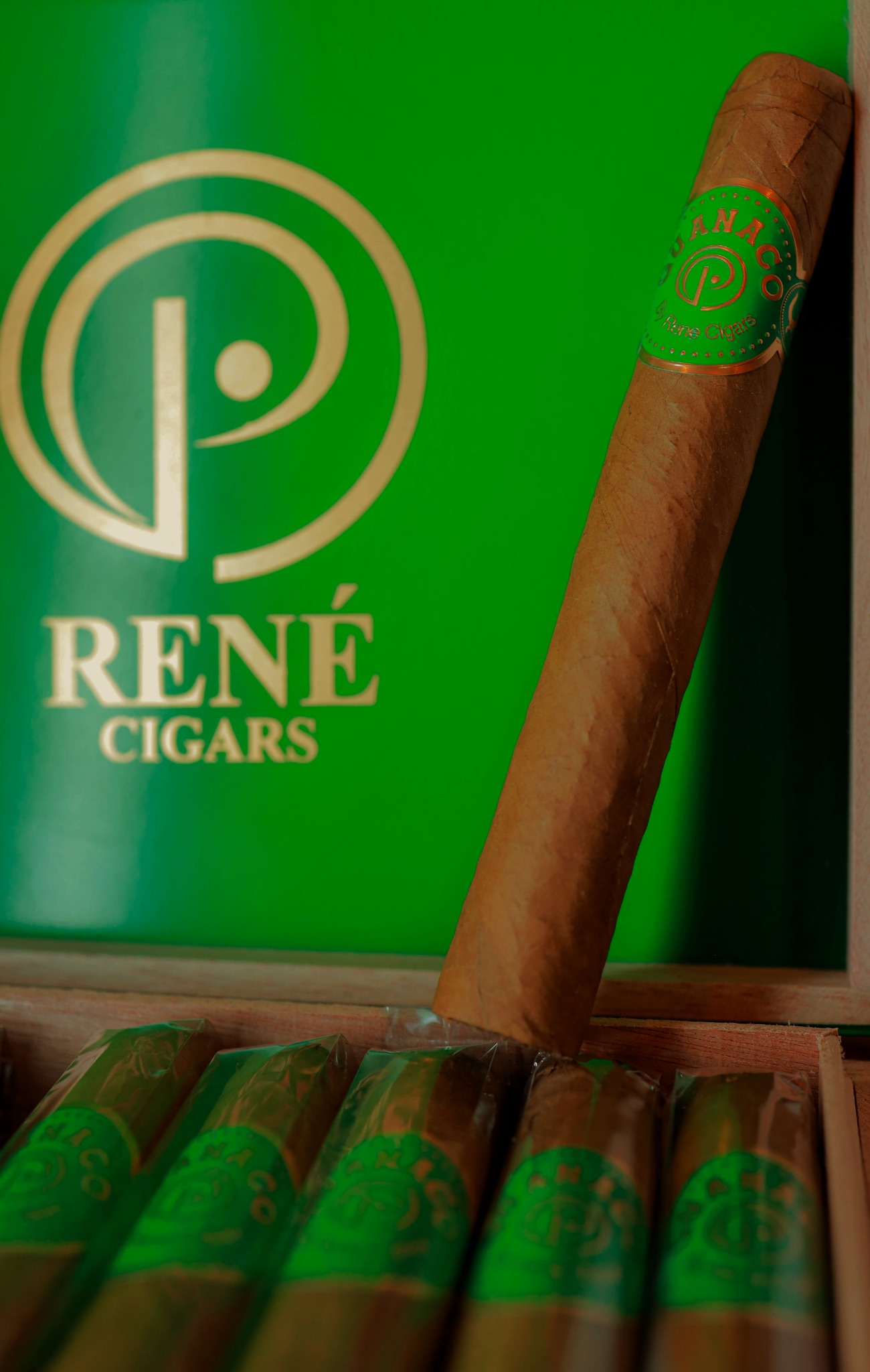 Guanaco — caja y cigarro, imagen 2