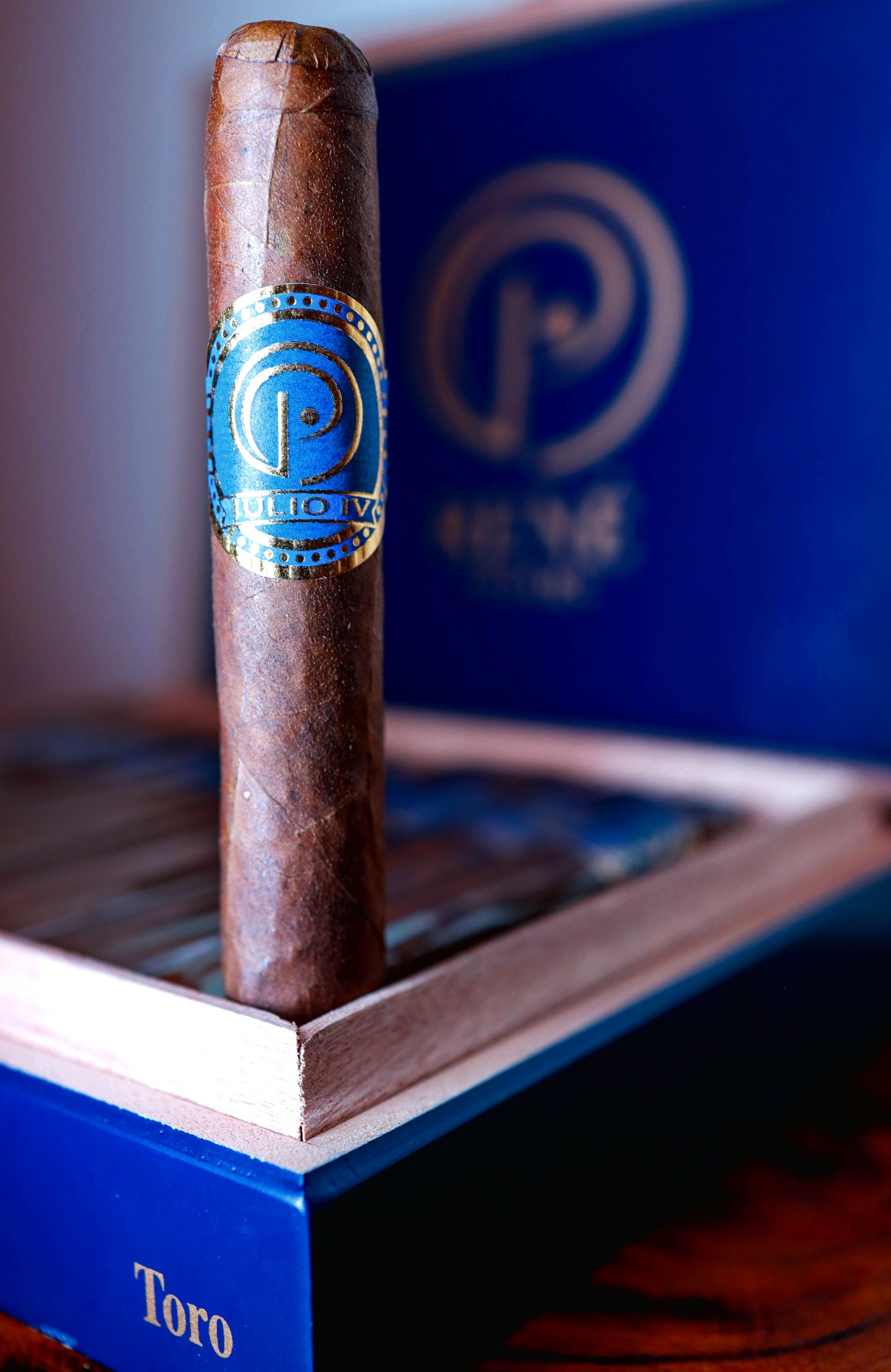 Julio IV — caja y cigarro, imagen 2
