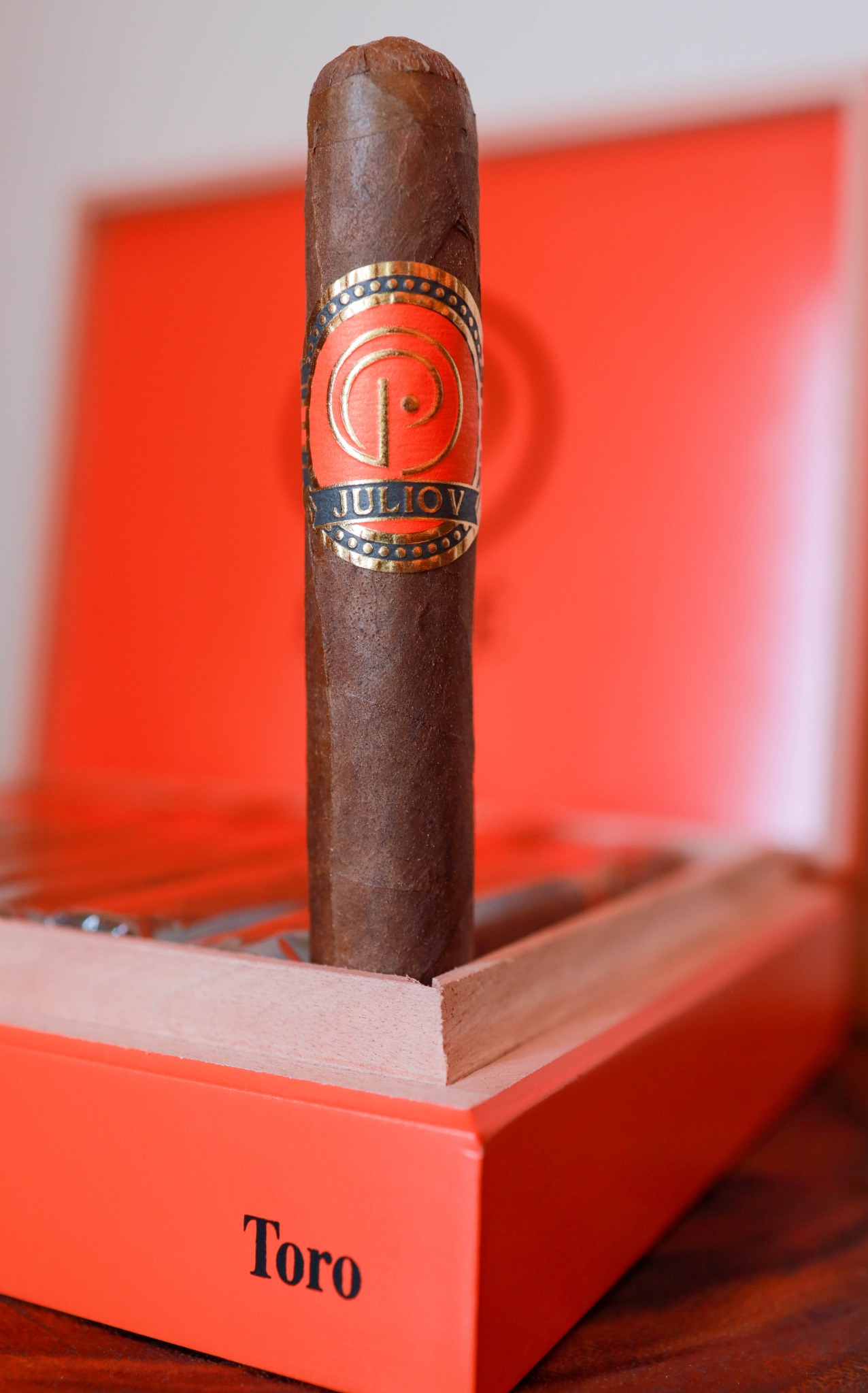 Julio V — caja y cigarro, imagen 2