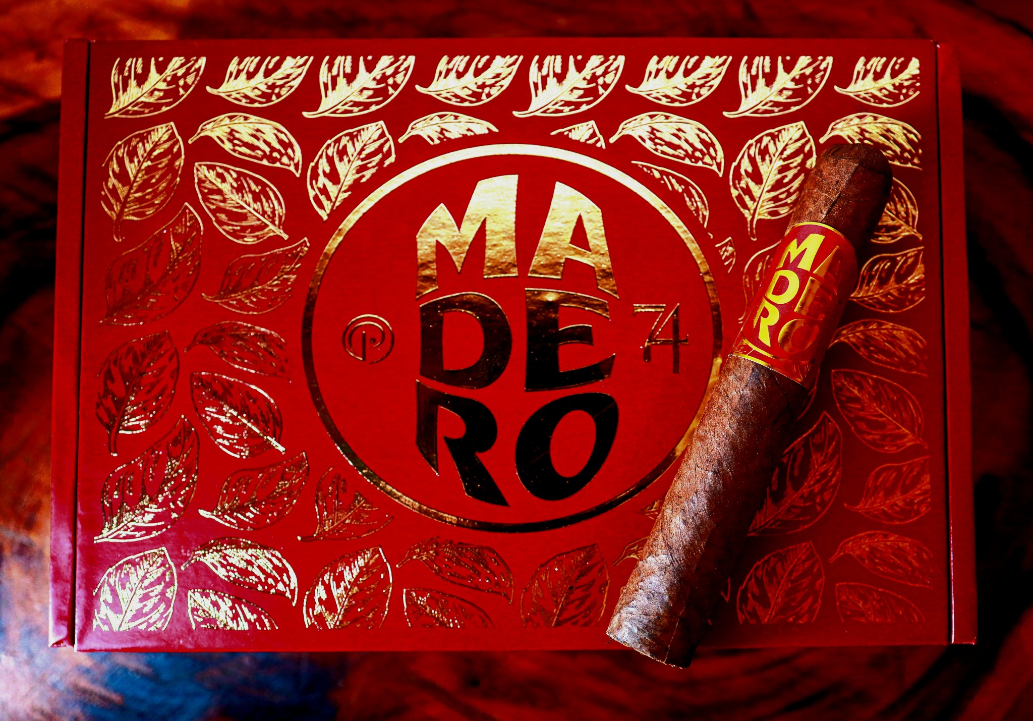 Madero 74 — caja y cigarro, imagen 1